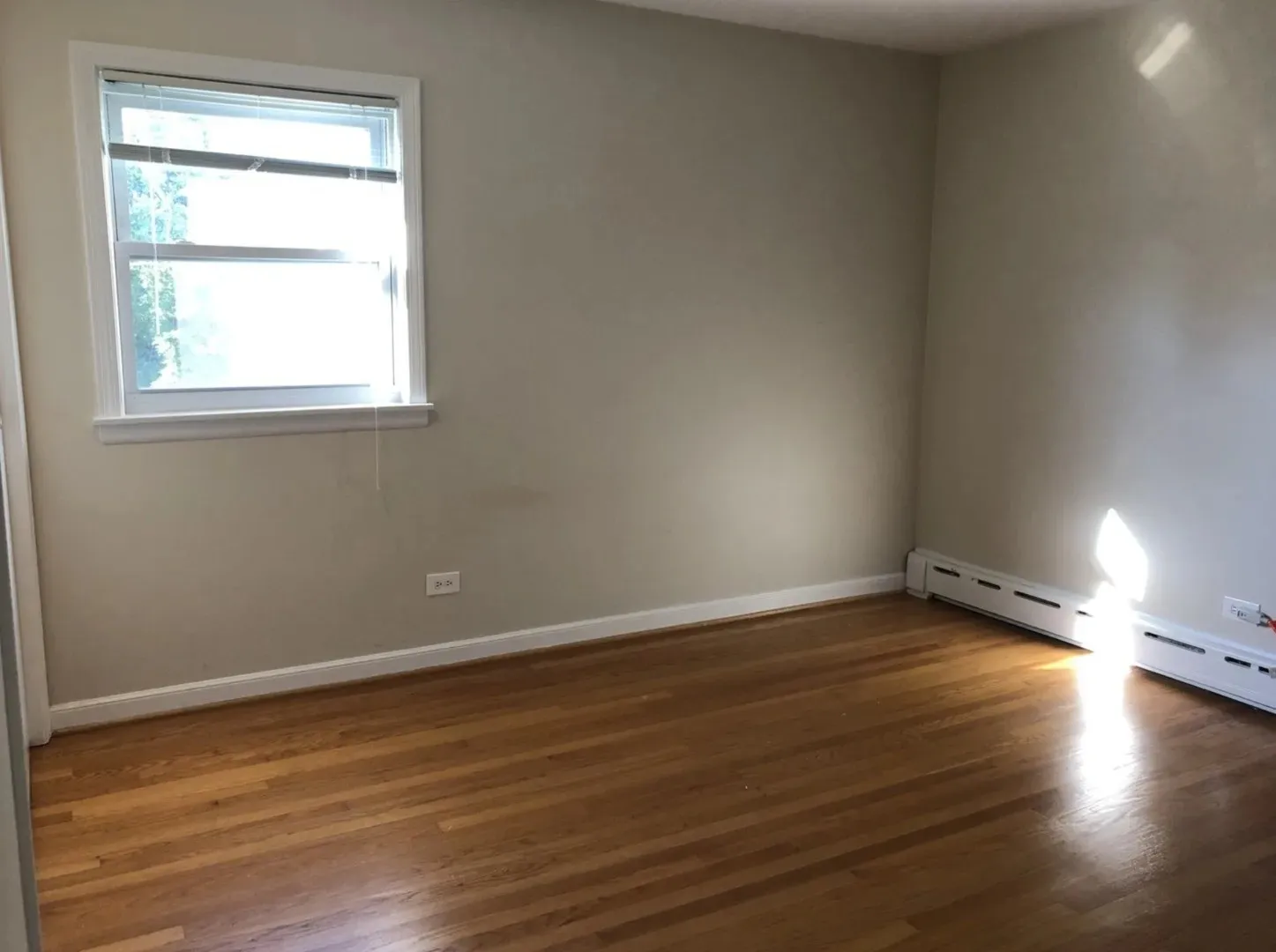 1911 Dewes St, ,  60025, USA 60025-Glenview-IL