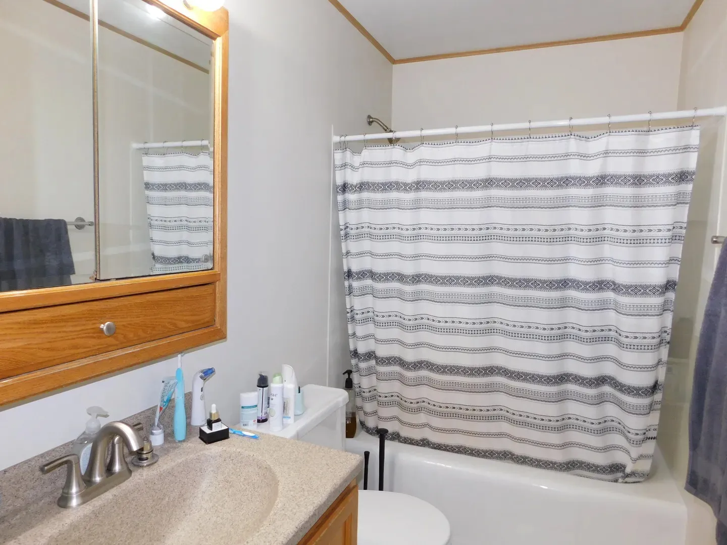 1911 Dewes St, ,  60025, USA 60025-Glenview-IL