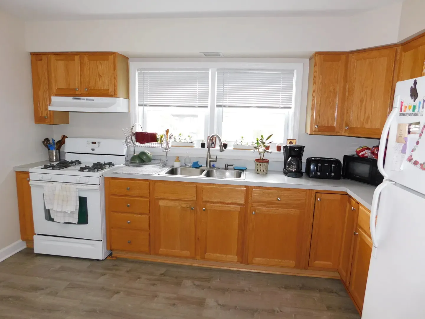 1911 Dewes St, ,  60025, USA 60025-Glenview-IL