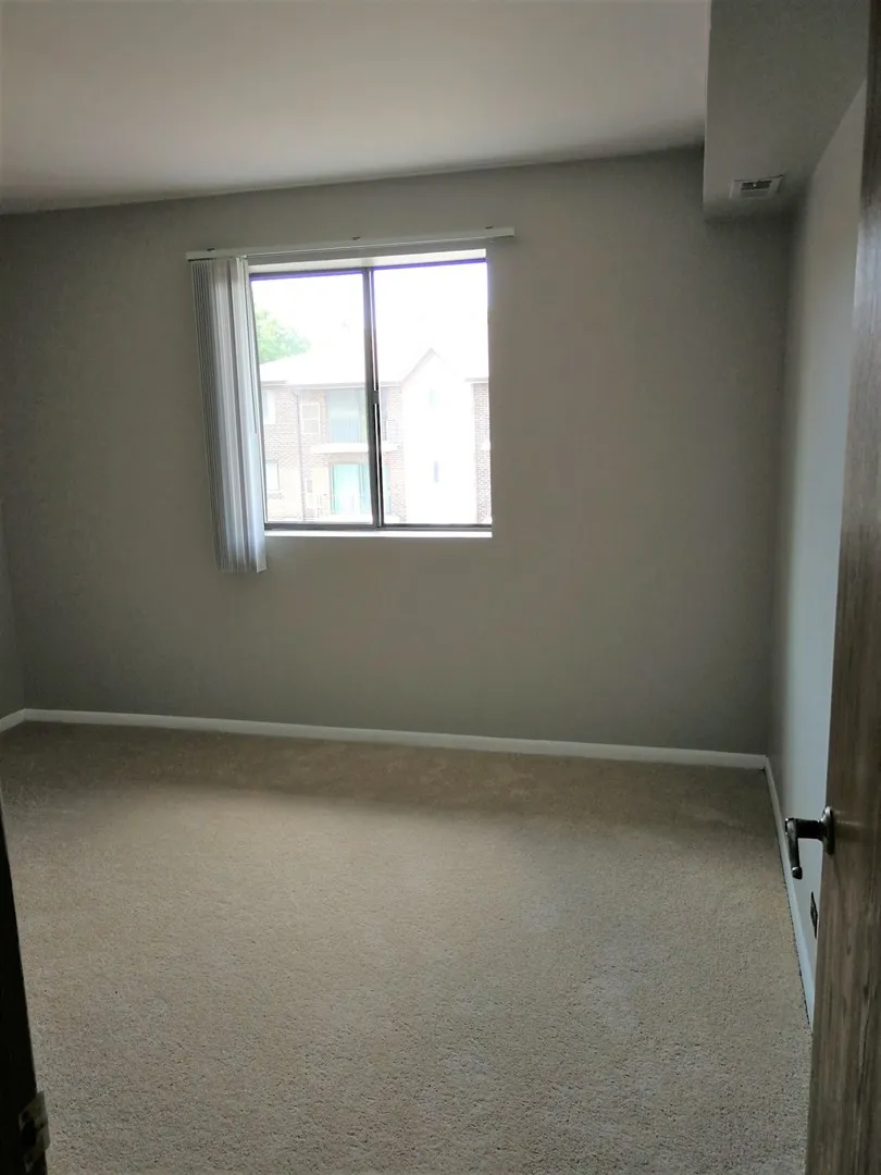 1746 S Washington St, ,  60565, USA 60565-Naperville-IL