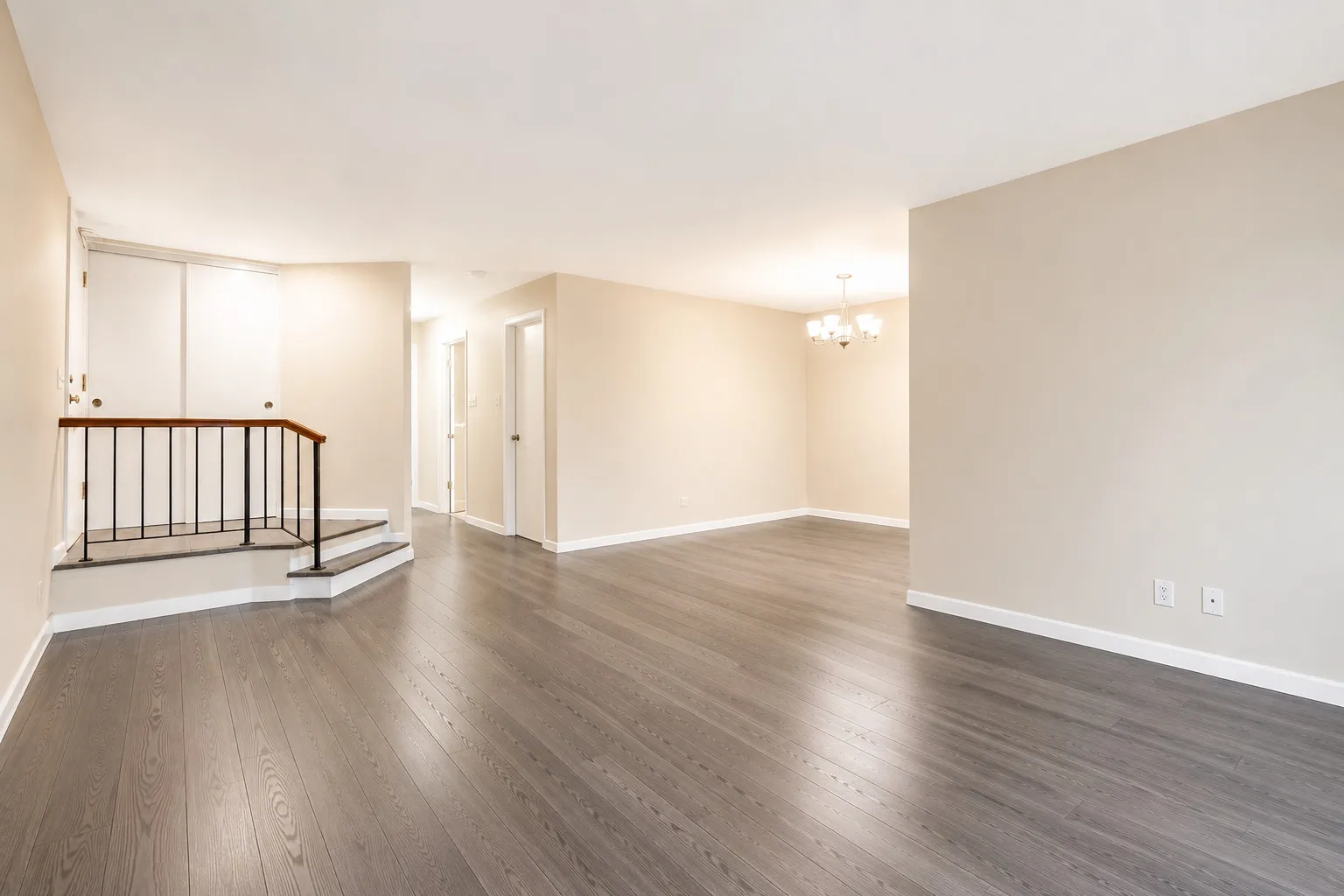 908 Knottingham Dr, ,  60193, USA 60193-Schaumburg-IL