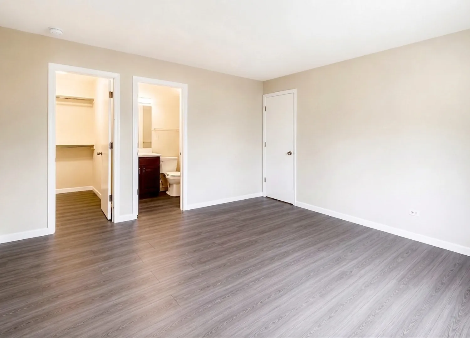 908 Knottingham Dr, ,  60193, USA 60193-Schaumburg-IL