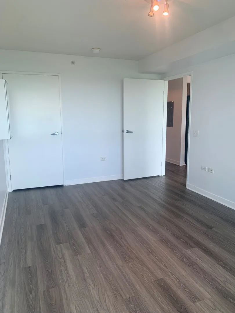 9655 Woods Dr, , 60077, USA 60077-Skokie-IL