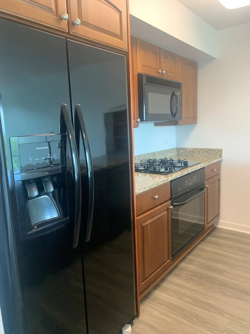 9655 Woods Dr, , 60077, USA 60077-Skokie-IL