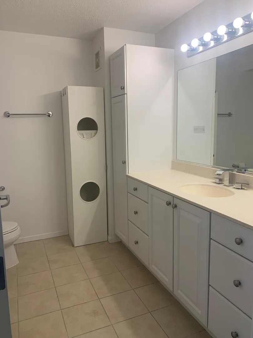 9655 Woods Dr, , 60077, USA 60077-Skokie-IL