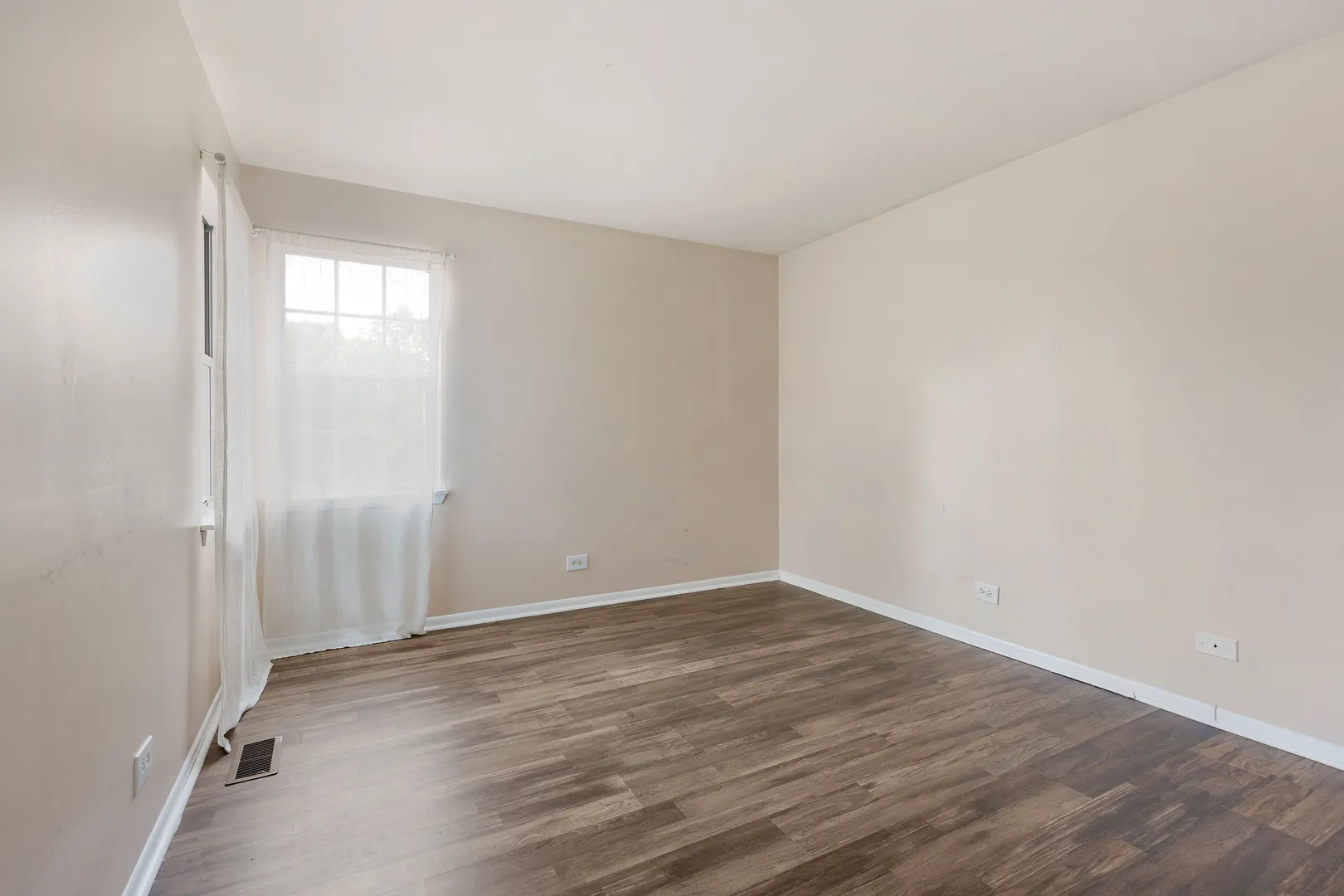 1175 Regency Dr, ,  60193, USA 60193-Schaumburg-IL