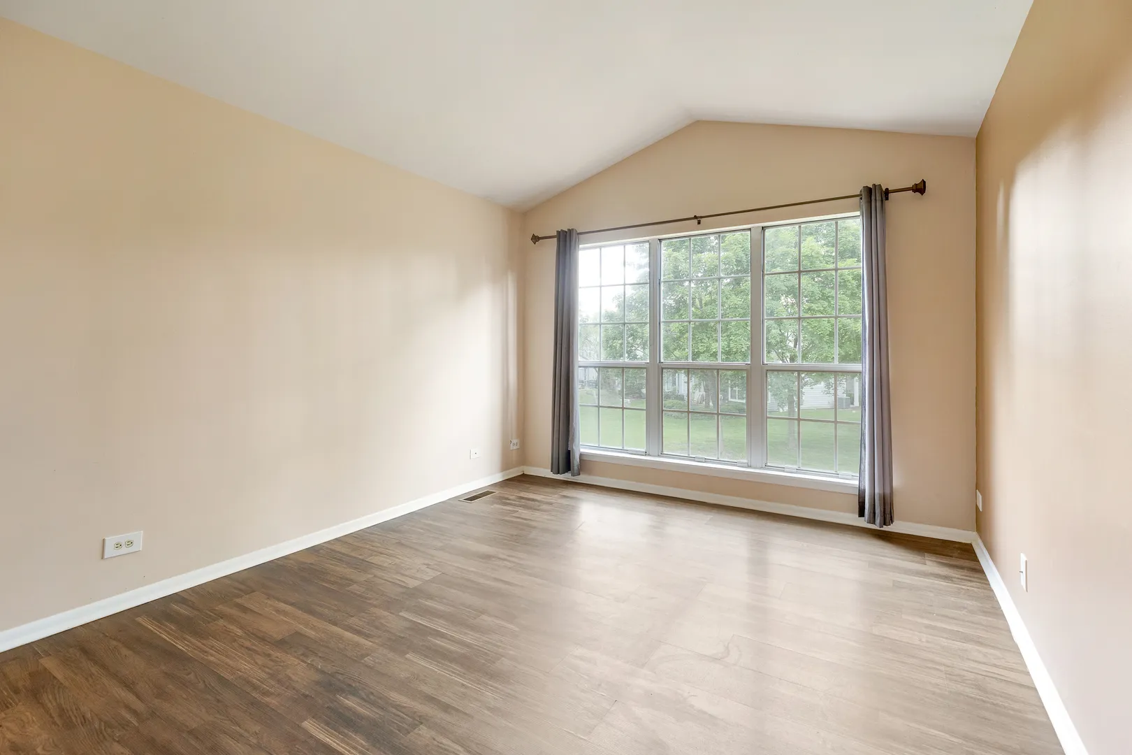 1175 Regency Dr, ,  60193, USA 60193-Schaumburg-IL