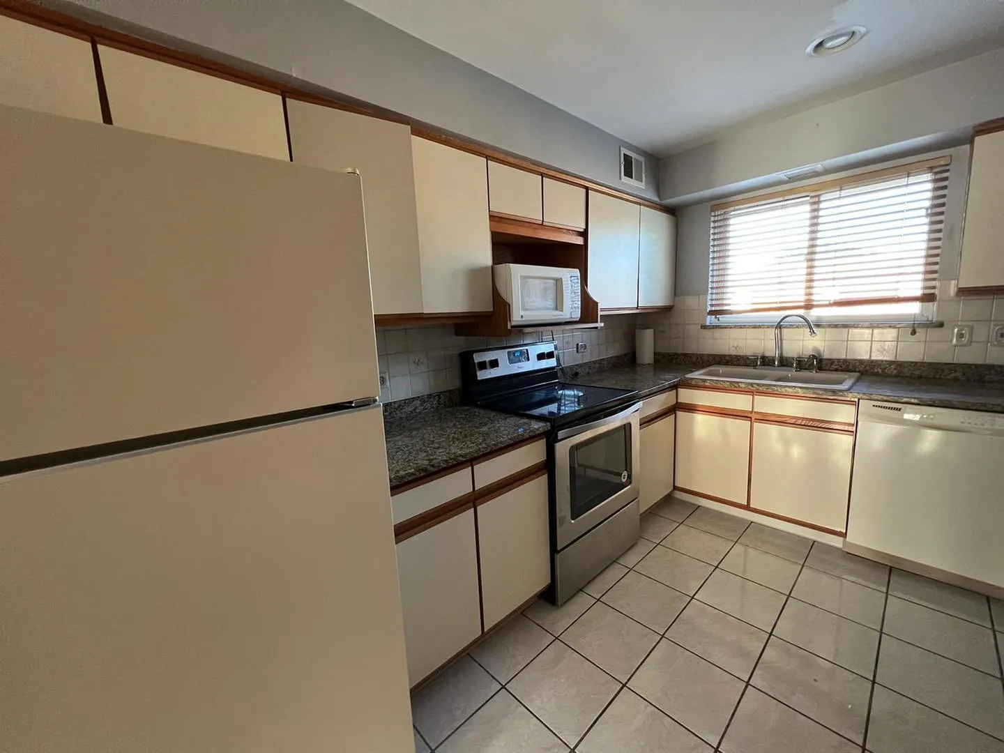 9482 Bay Colony Dr, ,  60016, USA 60016-Des Plaines-IL