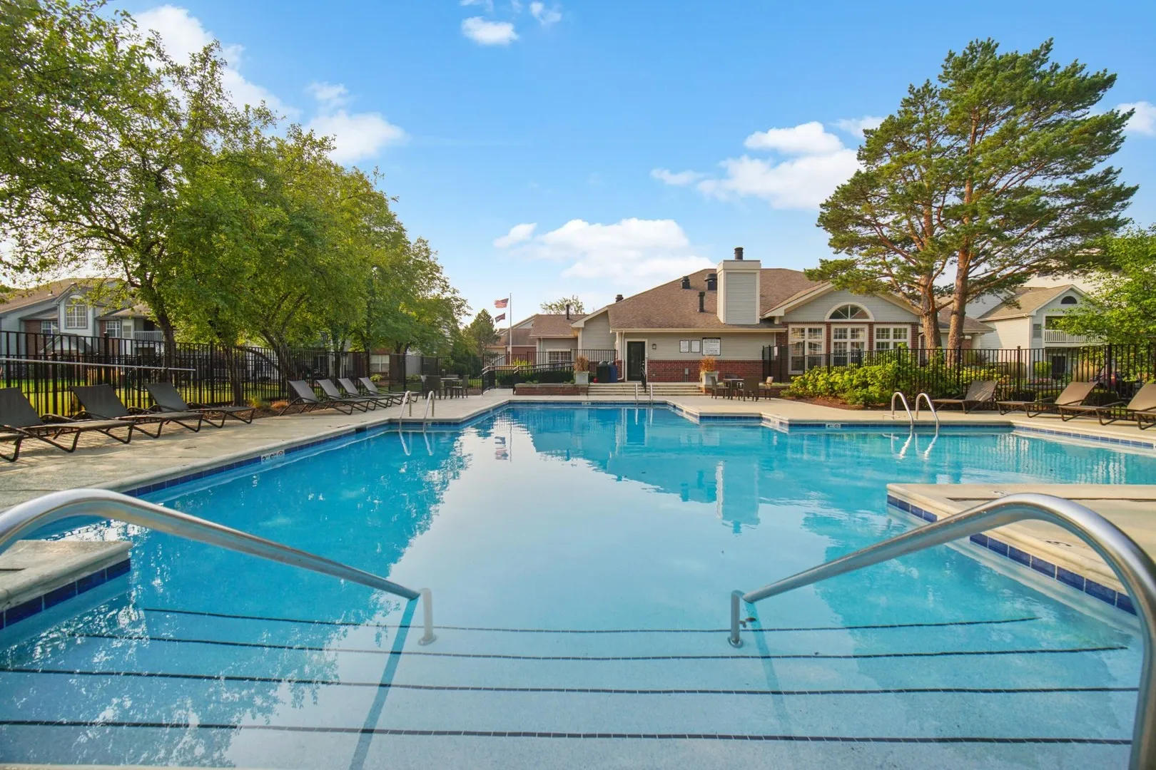 27 Kensington Cir, , 60189, USA 60189-Wheaton-IL