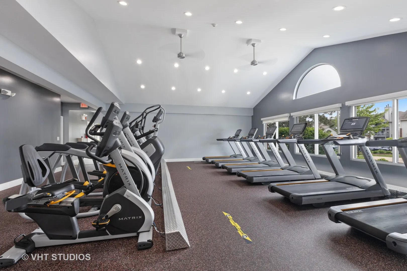 27 Kensington Cir, , 60189, USA 60189-Wheaton-IL