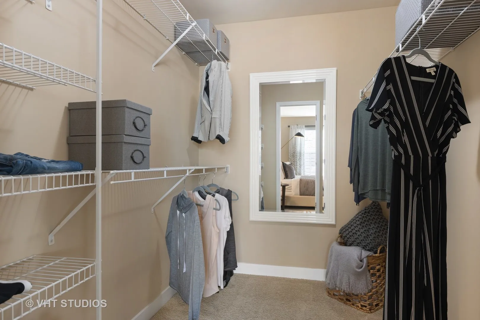 27 Kensington Cir, , 60189, USA 60189-Wheaton-IL