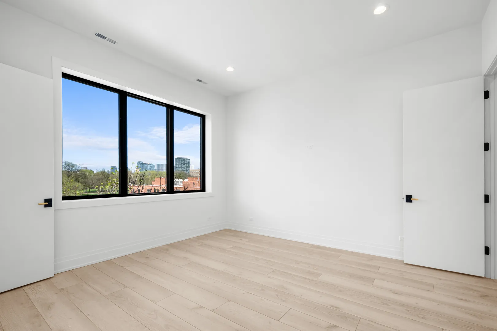 1331 W Taylor St, ,  60607, USA 60607-Chicago-IL