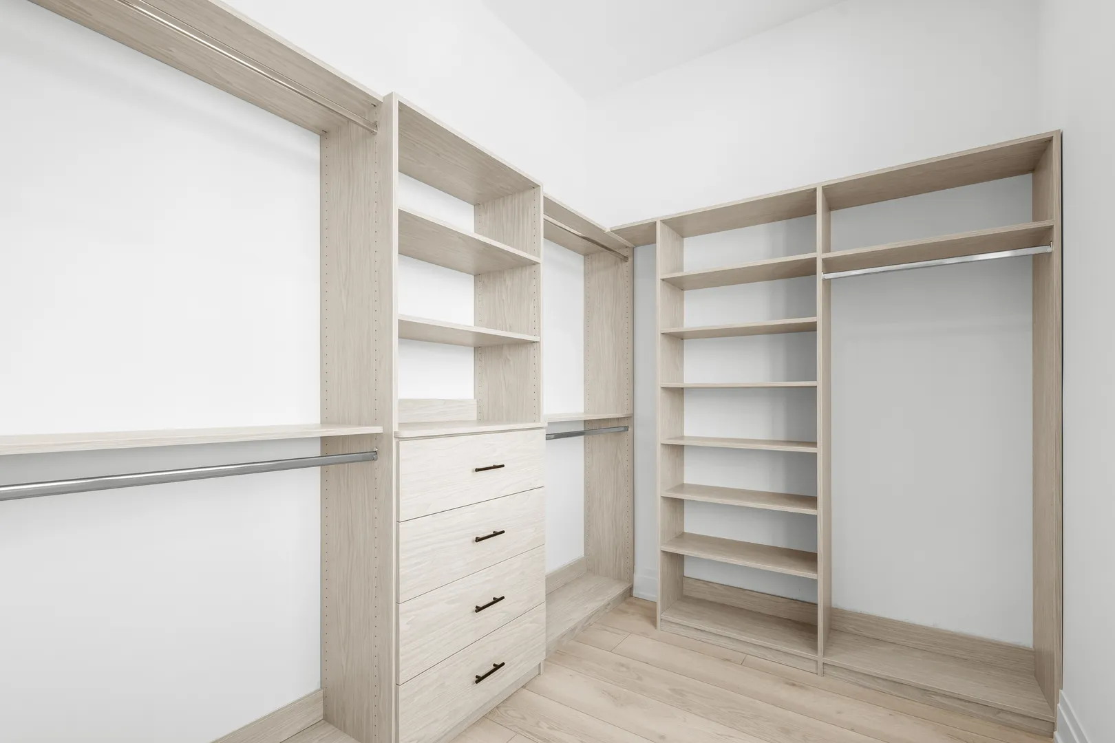 1331 W Taylor St, ,  60607, USA 60607-Chicago-IL
