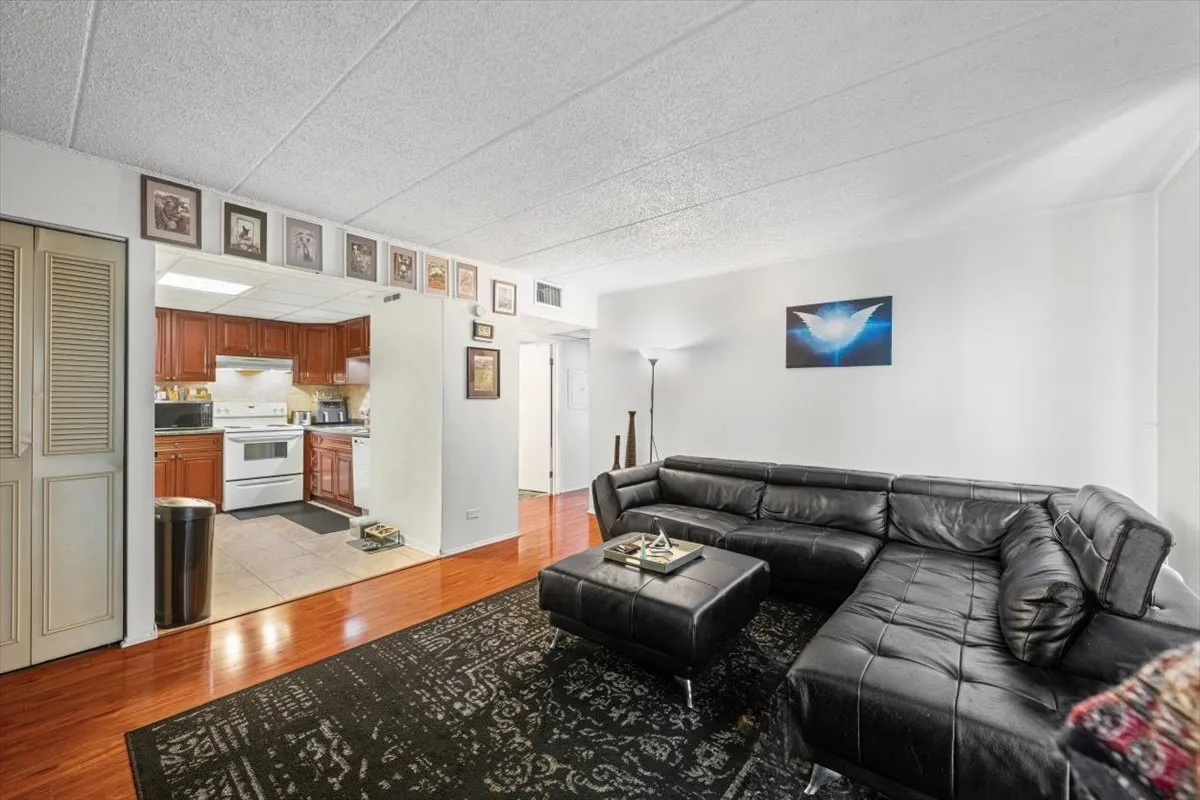 3223 W Parkway Dr, ,  60062, USA 60062-Northbrook-IL
