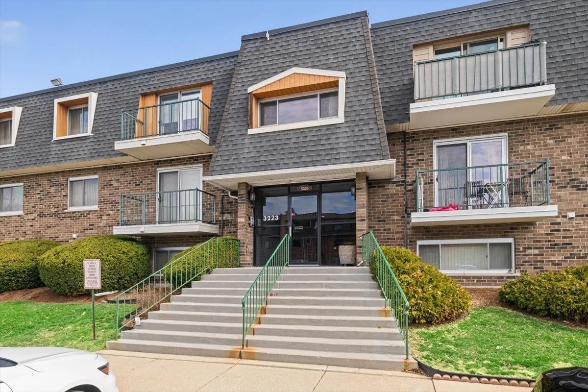 3223 W Parkway Dr, ,  60062, USA 60062-Northbrook-IL