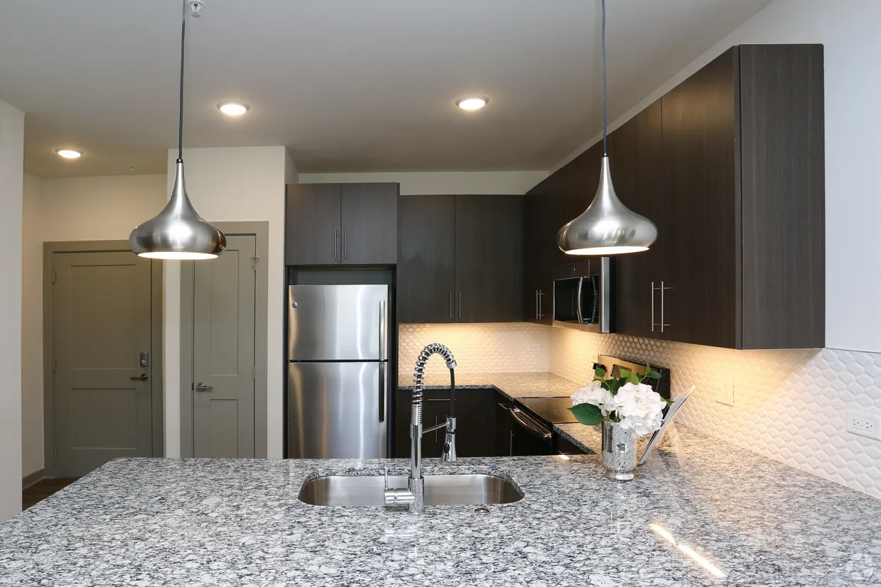 670 E Algonquin Rd, , 60173, USA 60173-Schaumburg-IL