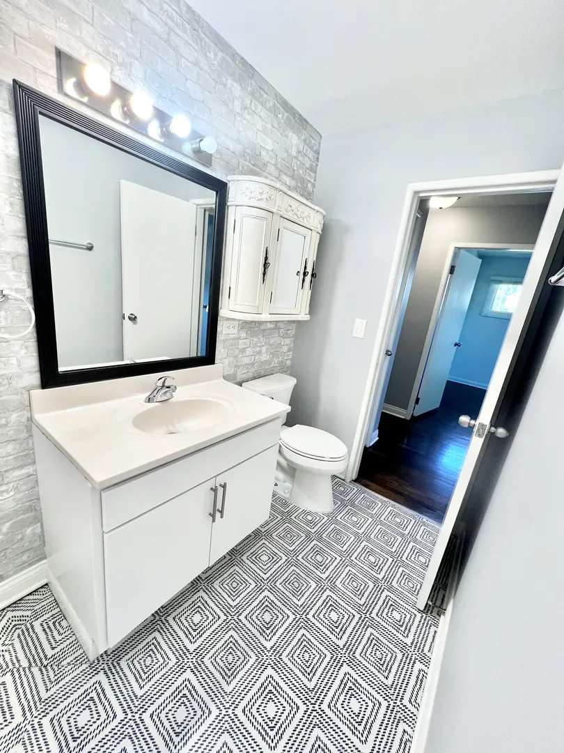 128 E Normandy Dr, ,  60101, USA 60101-Addison-IL