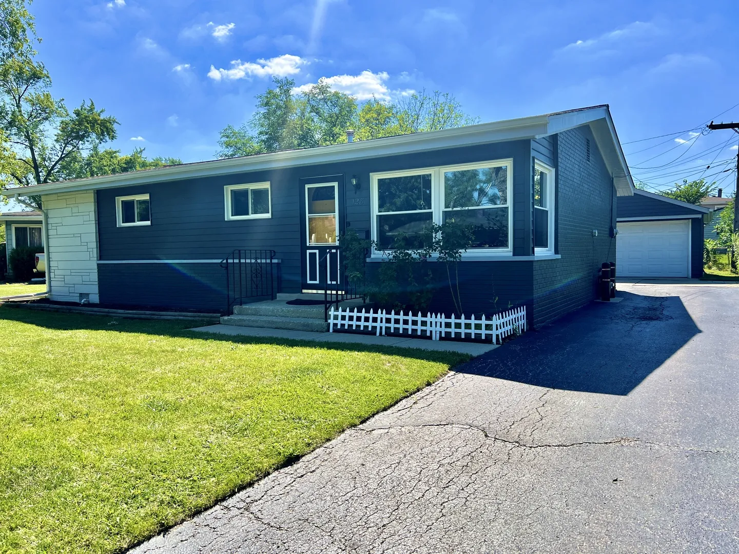 128 E Normandy Dr, , 60101, USA 60101-Addison-IL
