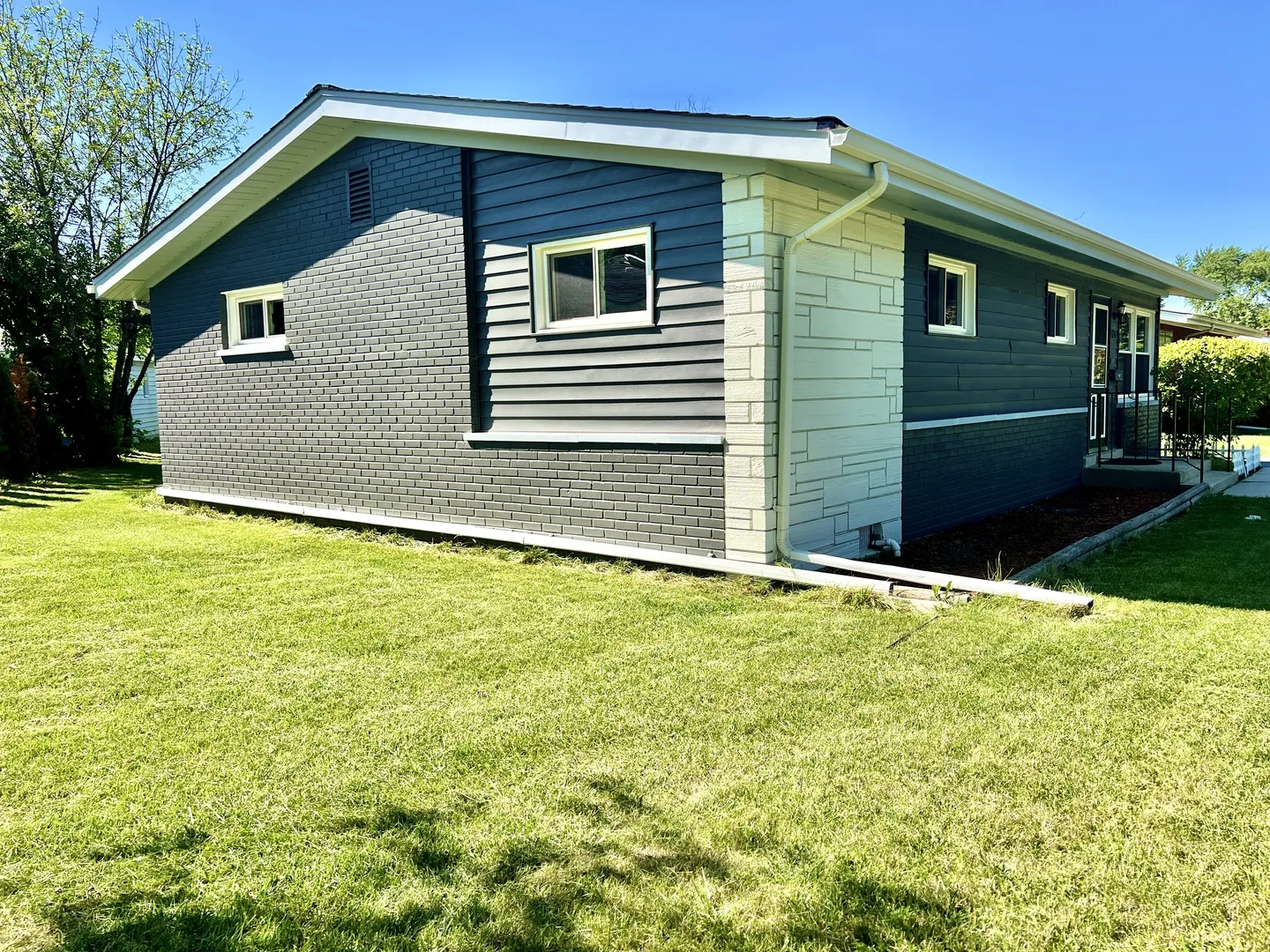 128 E Normandy Dr, ,  60101, USA 60101-Addison-IL