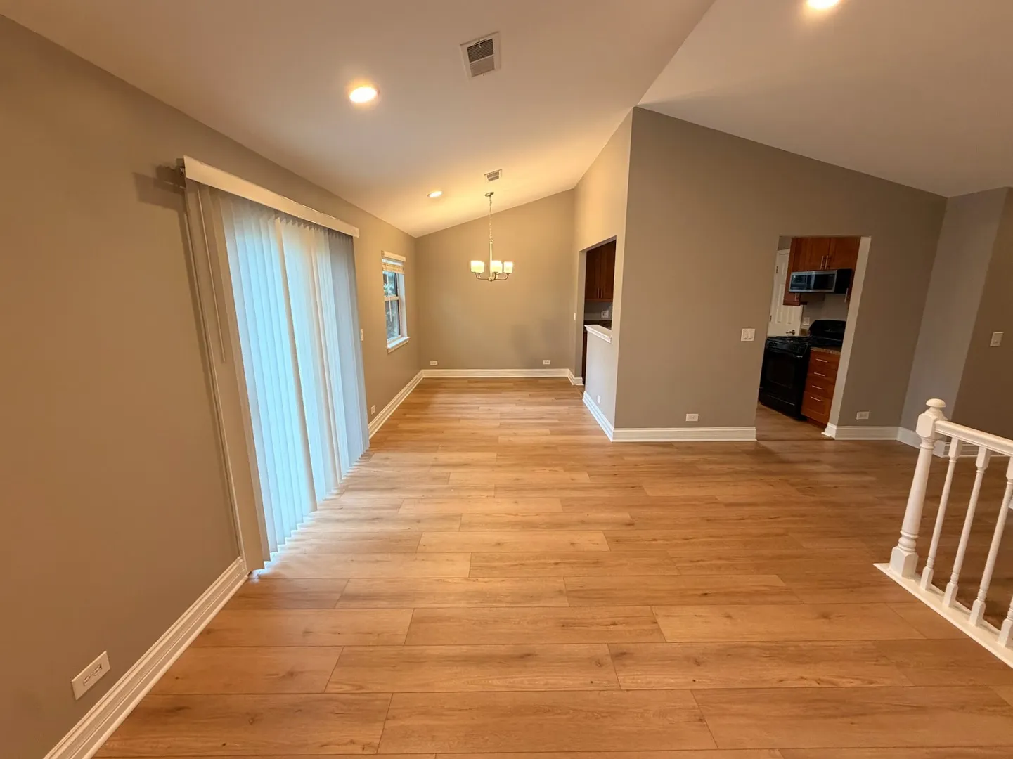 82 Holmes Way, , 60193, USA 60193-Schaumburg-IL