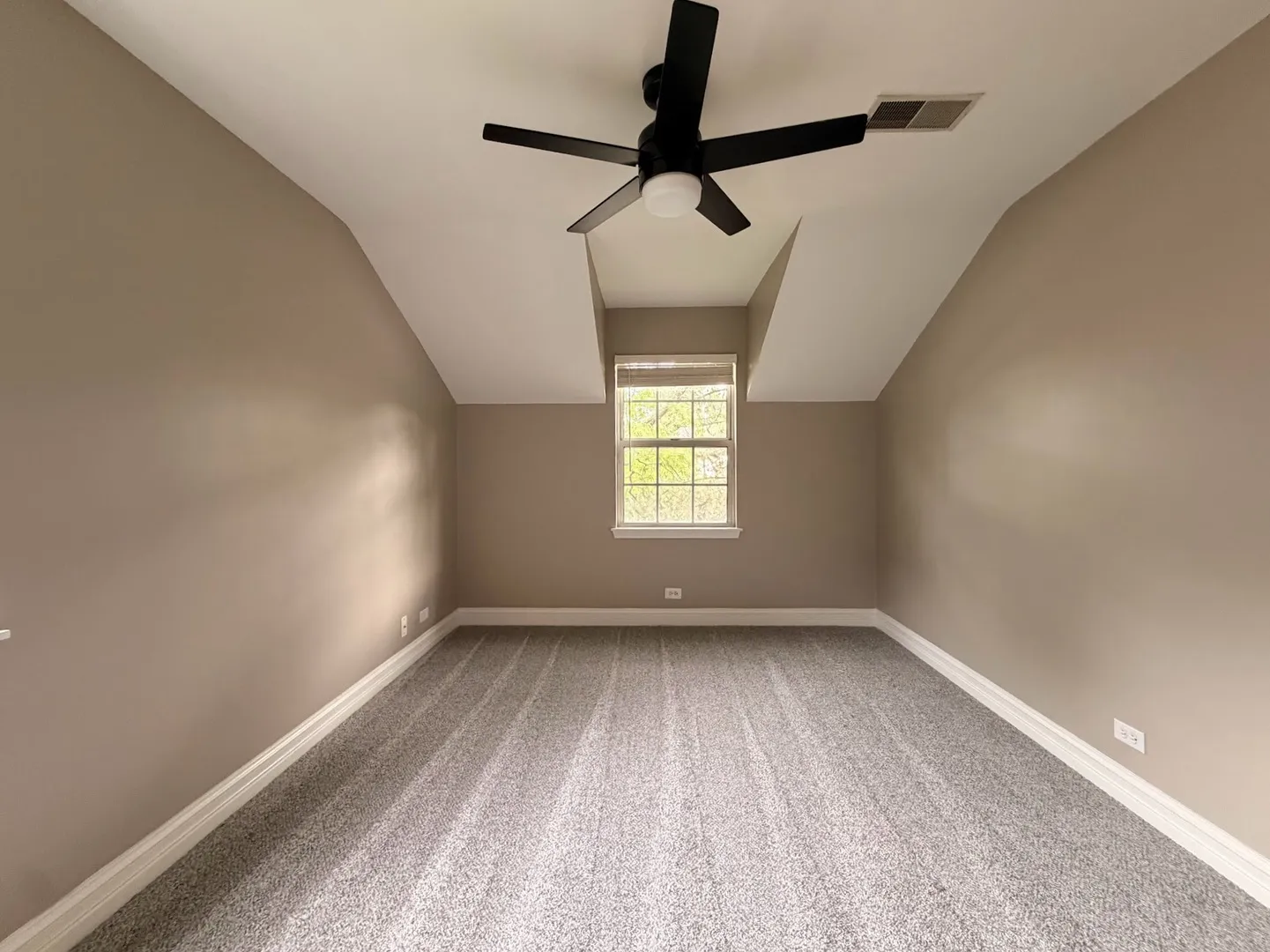 82 Holmes Way, , 60193, USA 60193-Schaumburg-IL