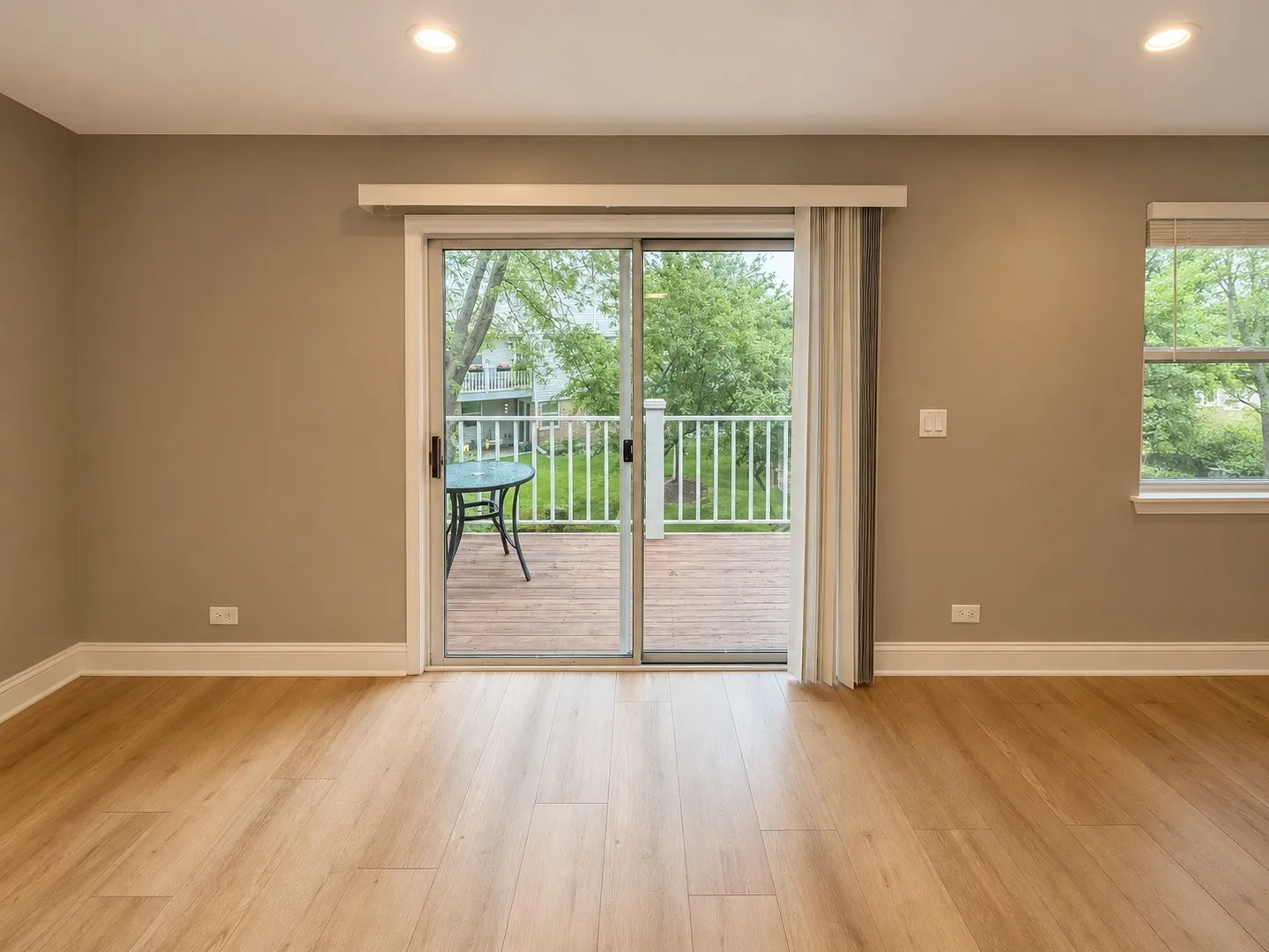 82 Holmes Way, , 60193, USA 60193-Schaumburg-IL