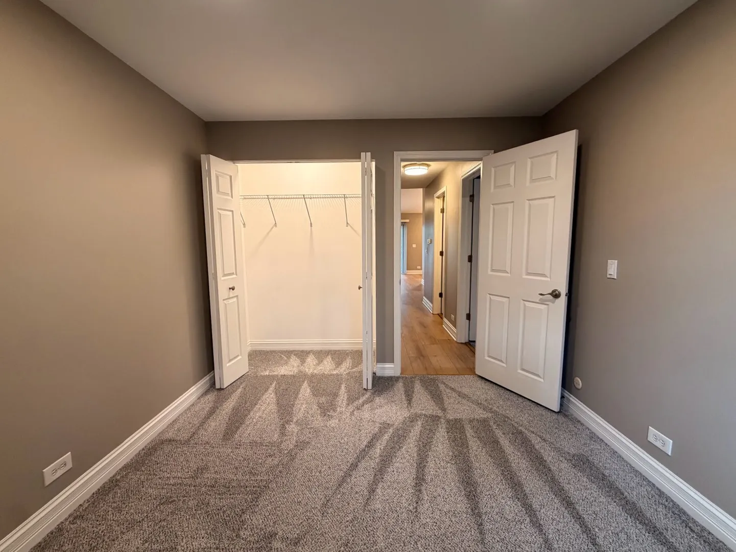 82 Holmes Way, , 60193, USA 60193-Schaumburg-IL
