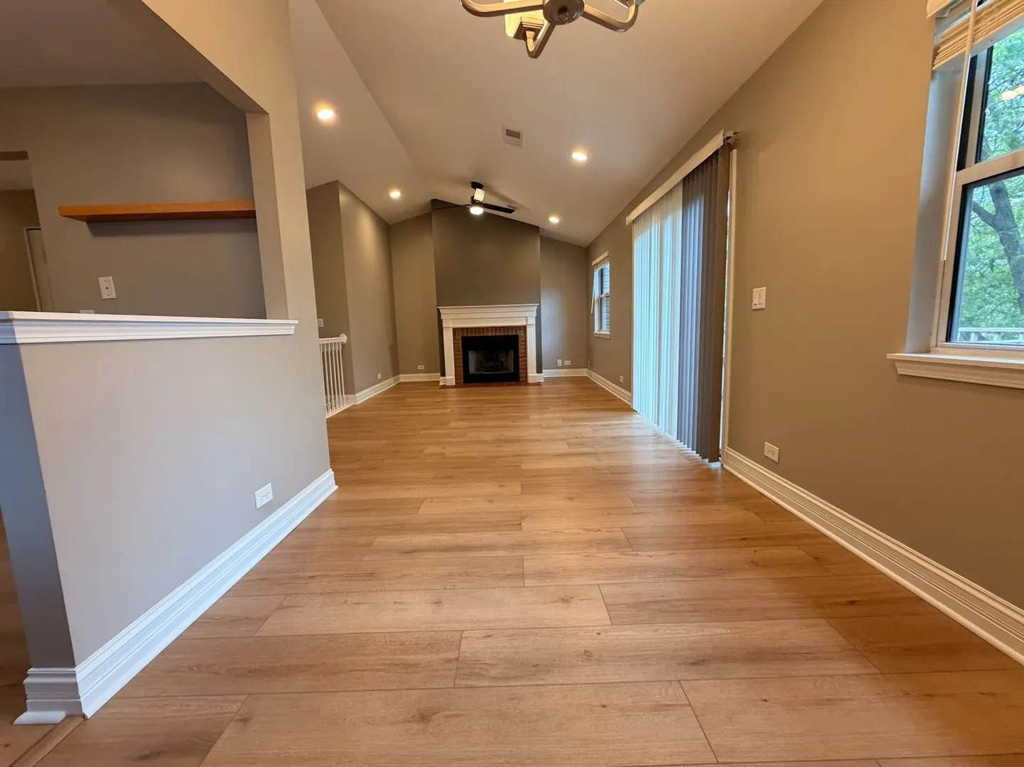82 Holmes Way, , 60193, USA 60193-Schaumburg-IL