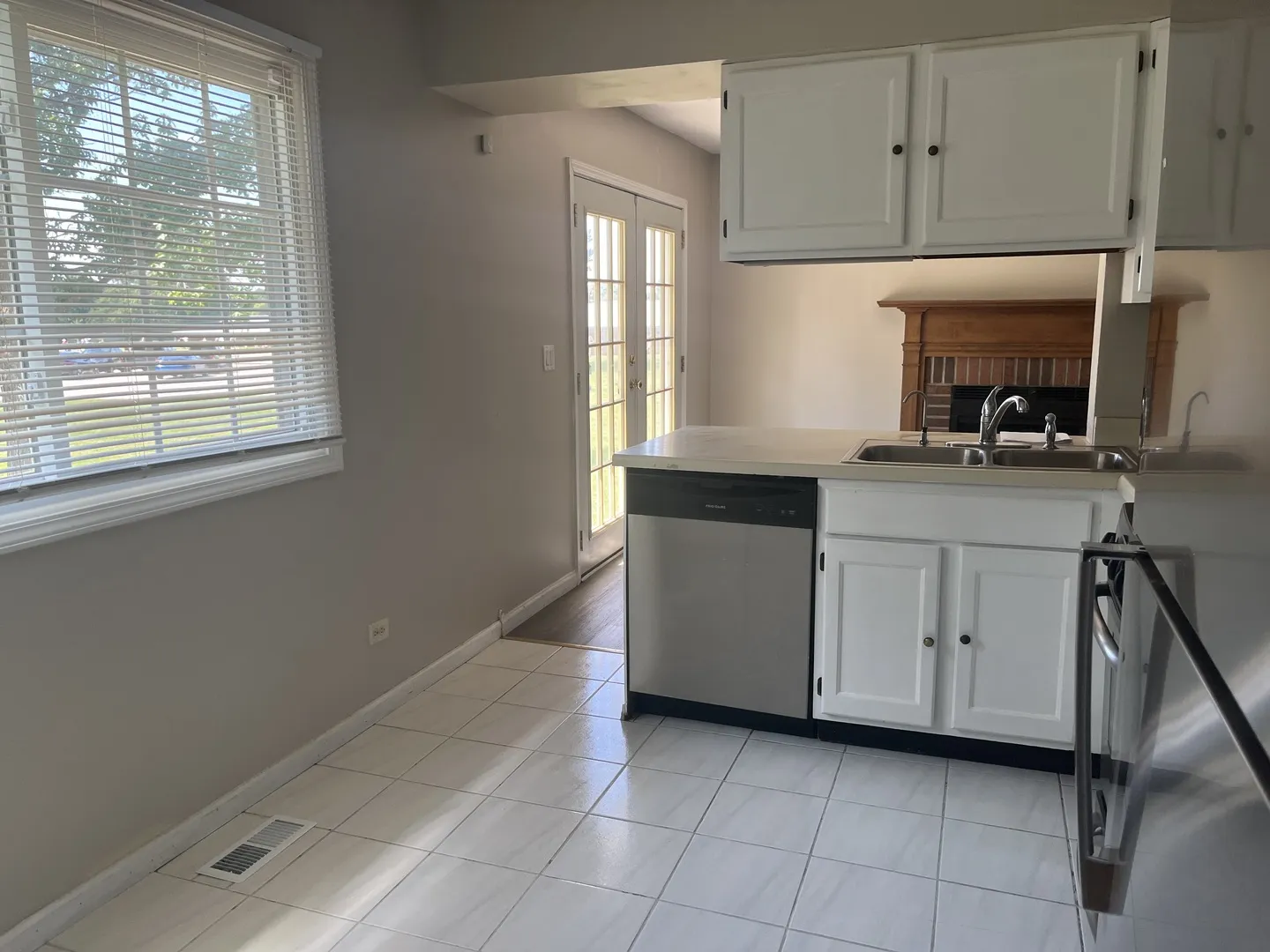 1208 Duke Ct, ,  60565, USA 60565-Naperville-IL