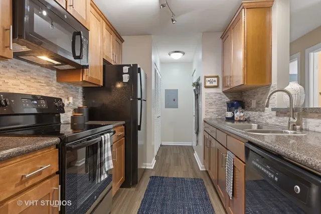 81 Kensington Cir, , 60189, USA 60189-Wheaton-IL
