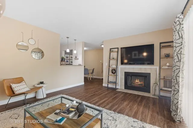 81 Kensington Cir, , 60189, USA 60189-Wheaton-IL
