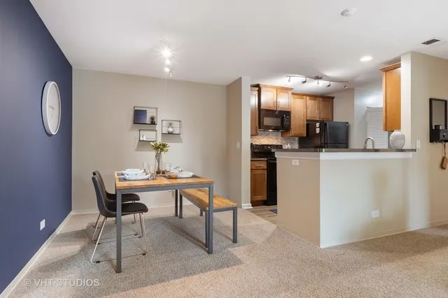 81 Kensington Cir, , 60189, USA 60189-Wheaton-IL