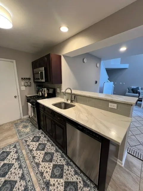 109 Holmes Way, , 60193, USA 60193-Schaumburg-IL
