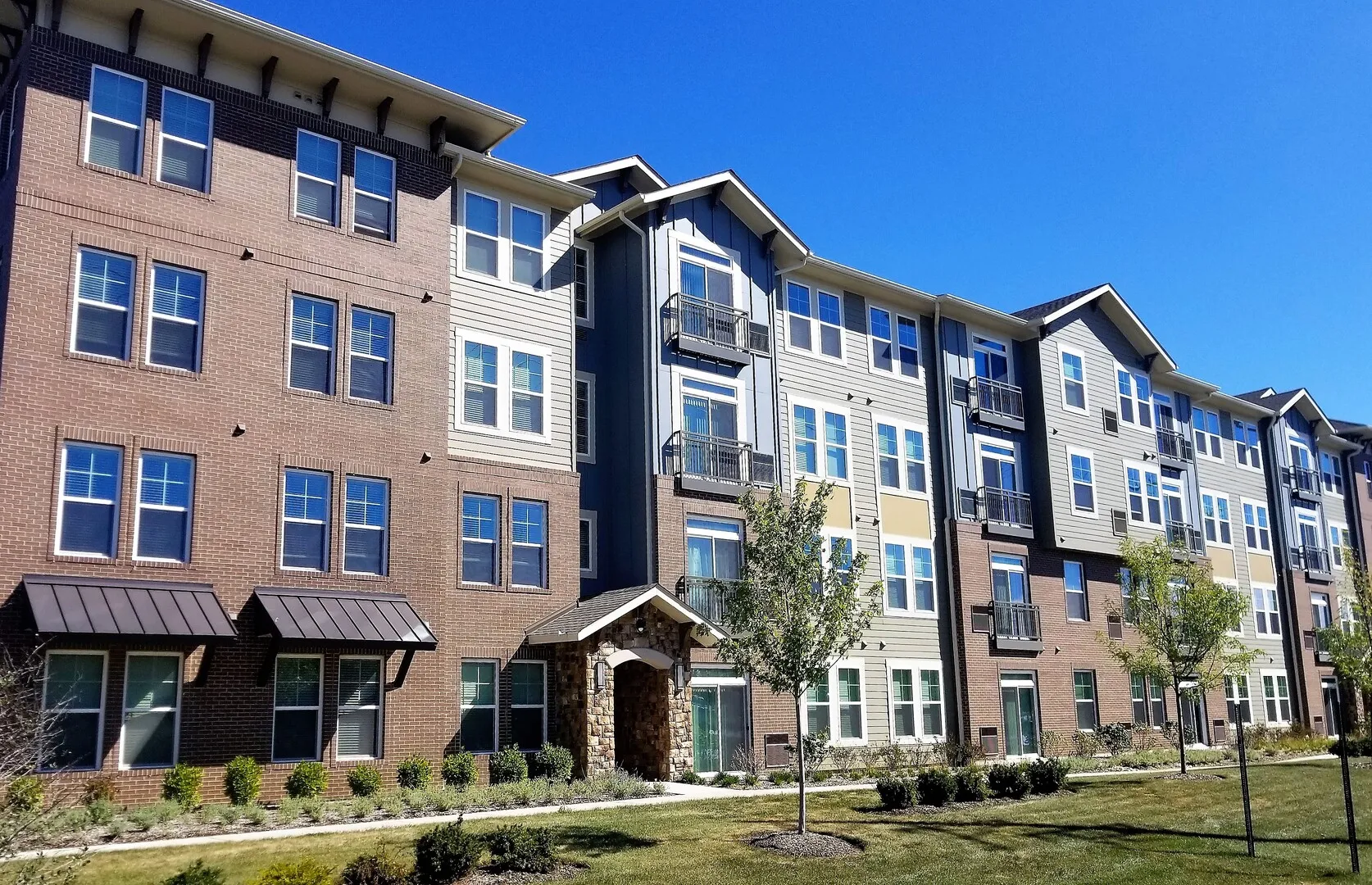 680 E Algonquin Rd, ,  60173, USA 60173-Schaumburg-IL