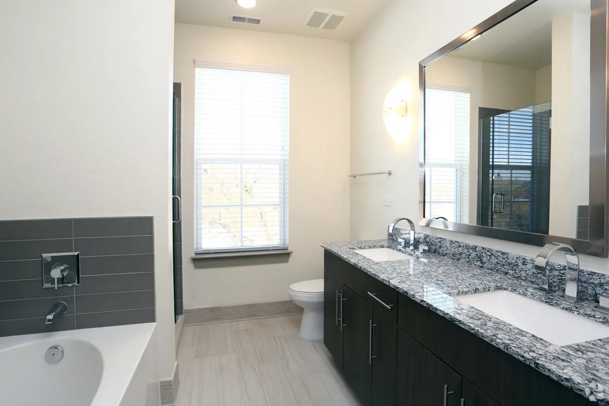 680 E Algonquin Rd, ,  60173, USA 60173-Schaumburg-IL