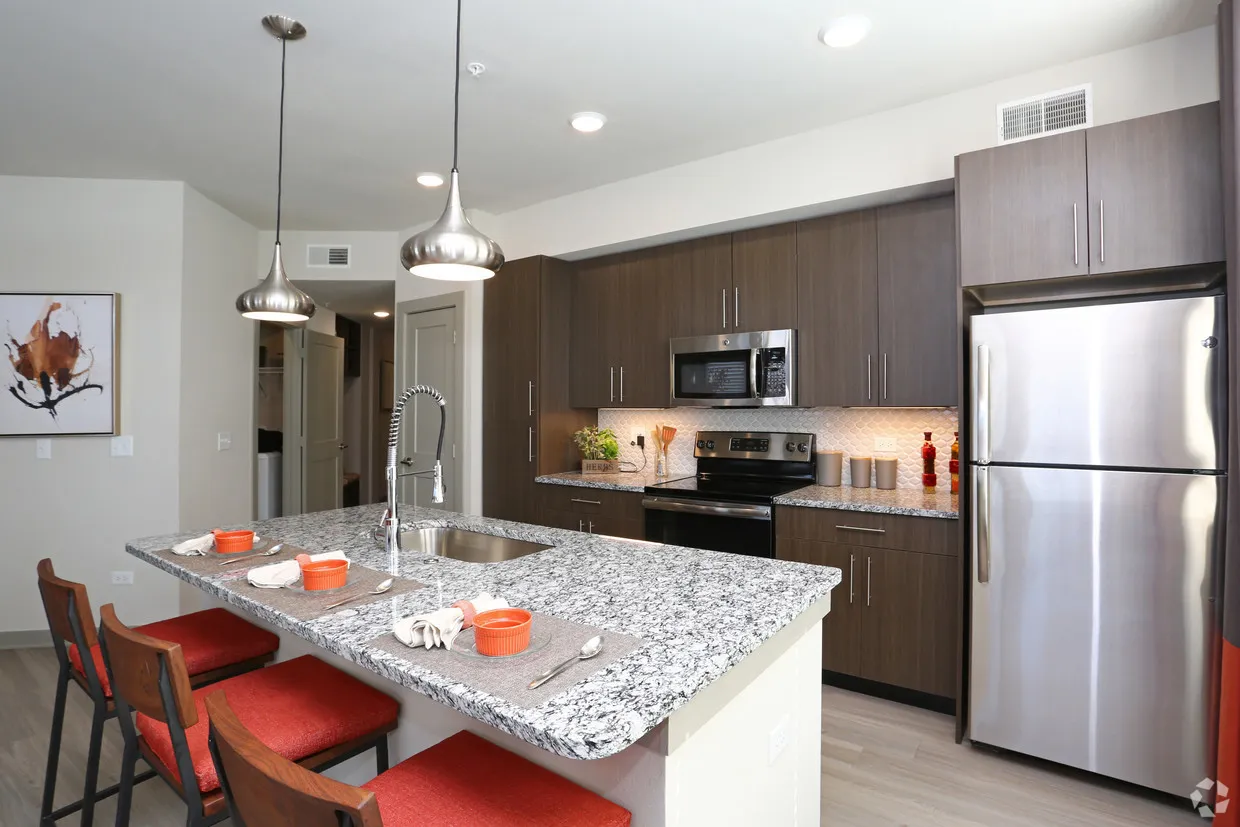 680 E Algonquin Rd, ,  60173, USA 60173-Schaumburg-IL