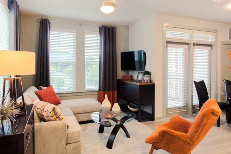 680 E Algonquin Rd, ,  60173, USA 60173-Schaumburg-IL