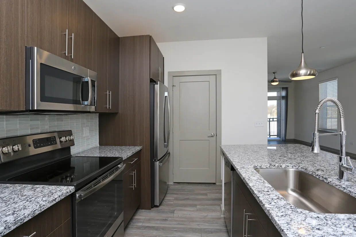 680 E Algonquin Rd, ,  60173, USA 60173-Schaumburg-IL