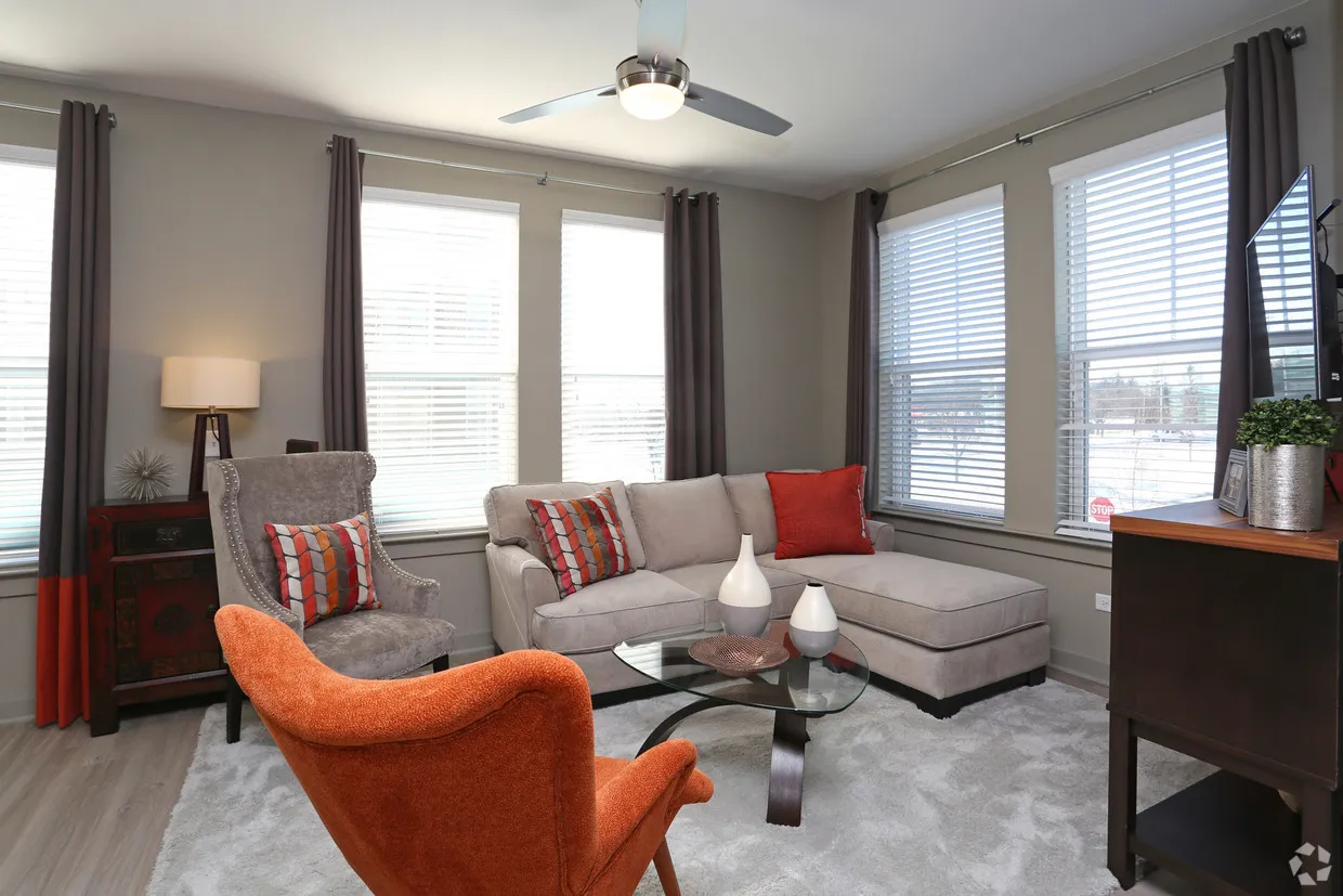 680 E Algonquin Rd, ,  60173, USA 60173-Schaumburg-IL