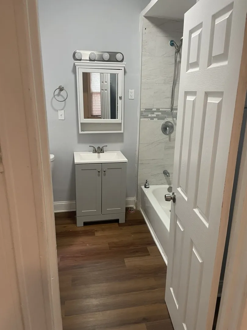 451 E 111th St, ,  60628, USA 60628-Chicago-IL