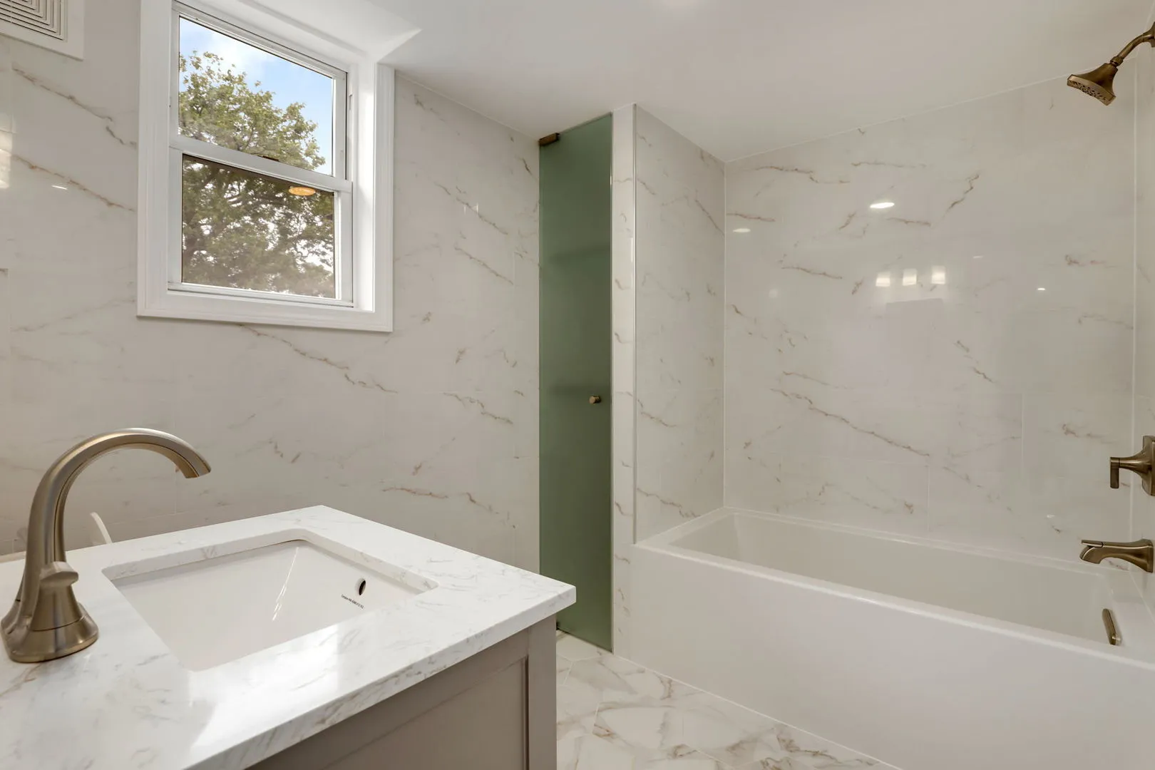 4340 N Oakley Ave, ,  60618, USA 60618-Chicago-IL