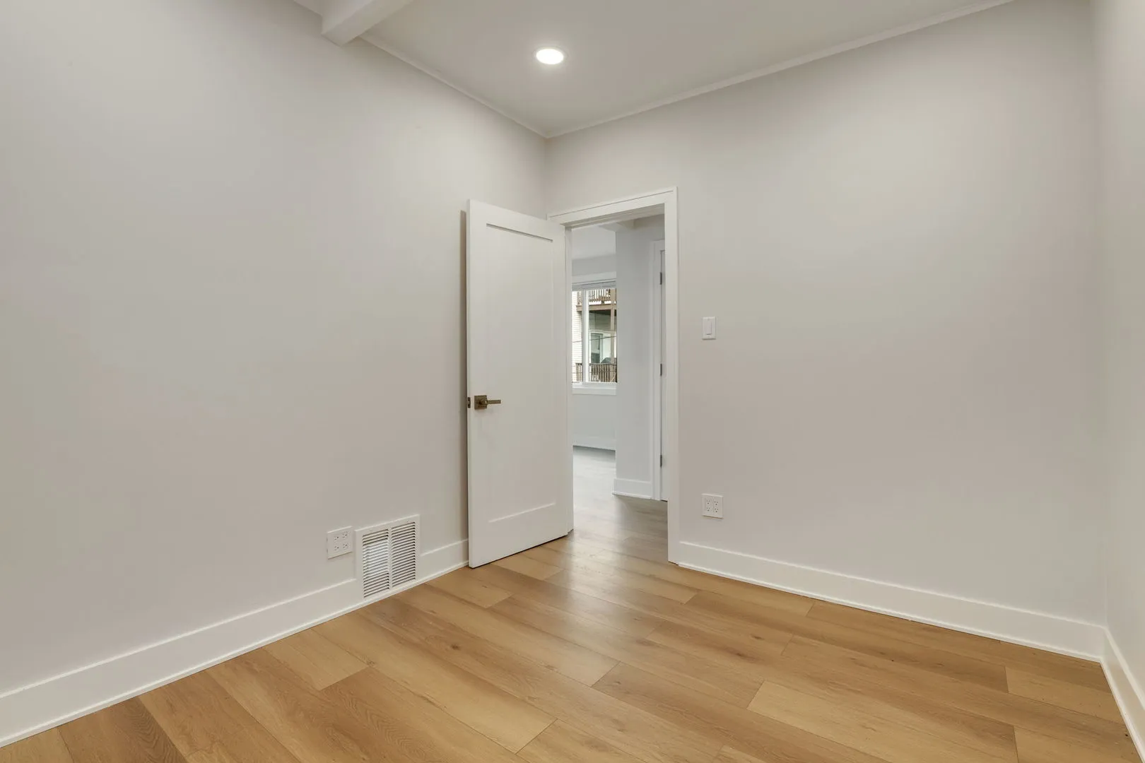 4340 N Oakley Ave, ,  60618, USA 60618-Chicago-IL