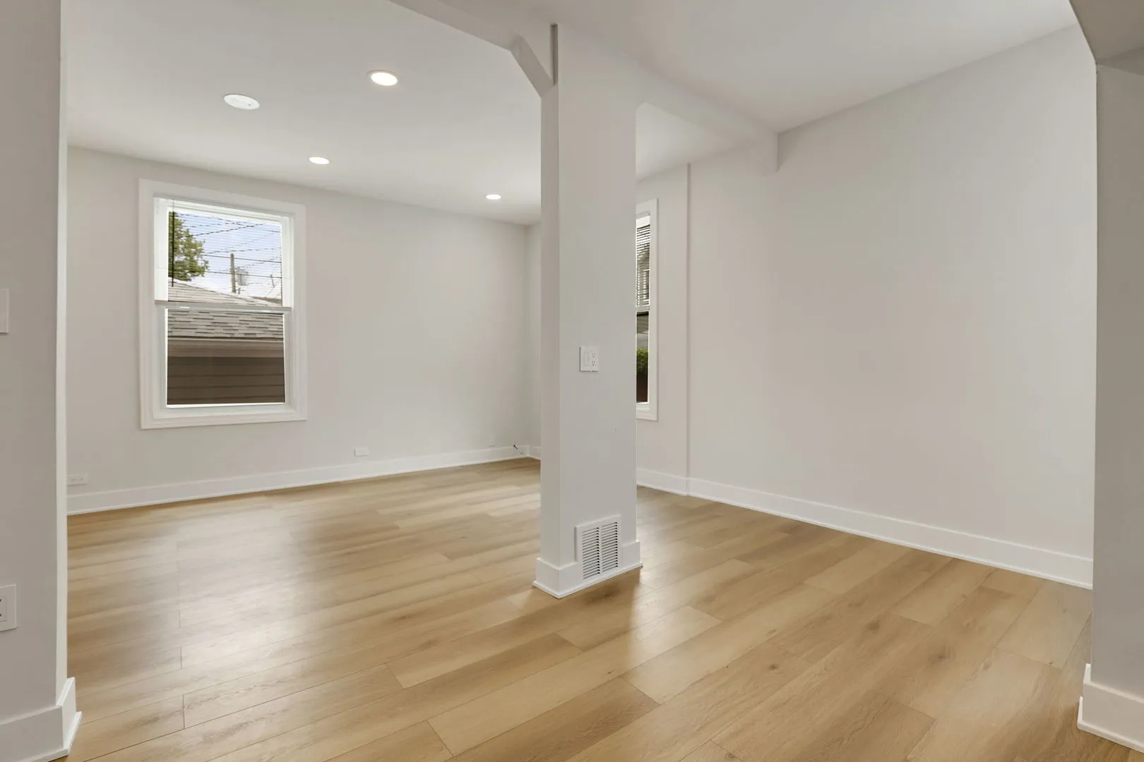 4340 N Oakley Ave, ,  60618, USA 60618-Chicago-IL