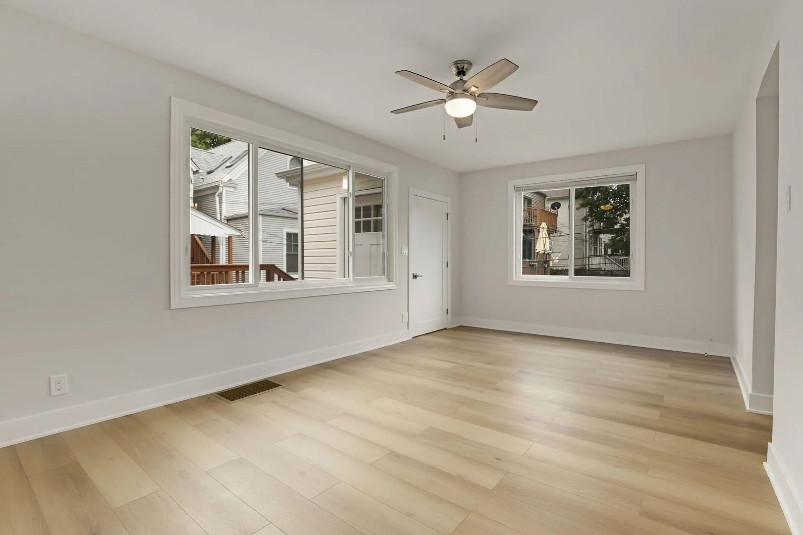 4340 N Oakley Ave, ,  60618, USA 60618-Chicago-IL