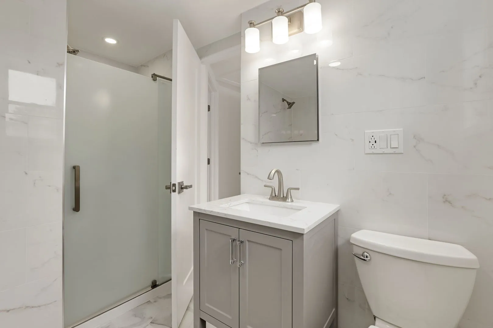 4340 N Oakley Ave, ,  60618, USA 60618-Chicago-IL