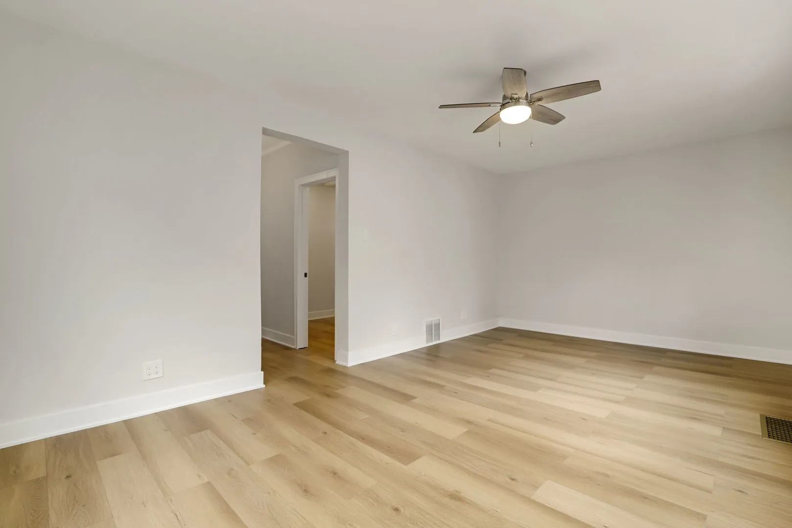 4340 N Oakley Ave, ,  60618, USA 60618-Chicago-IL