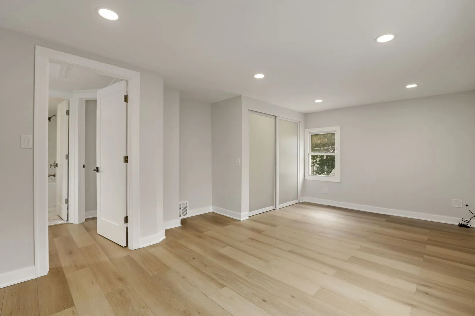 4340 N Oakley Ave, ,  60618, USA 60618-Chicago-IL