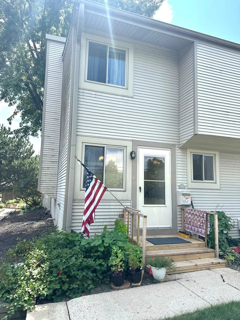 615 Verde Dr, , 60173, USA 60173-Schaumburg-IL