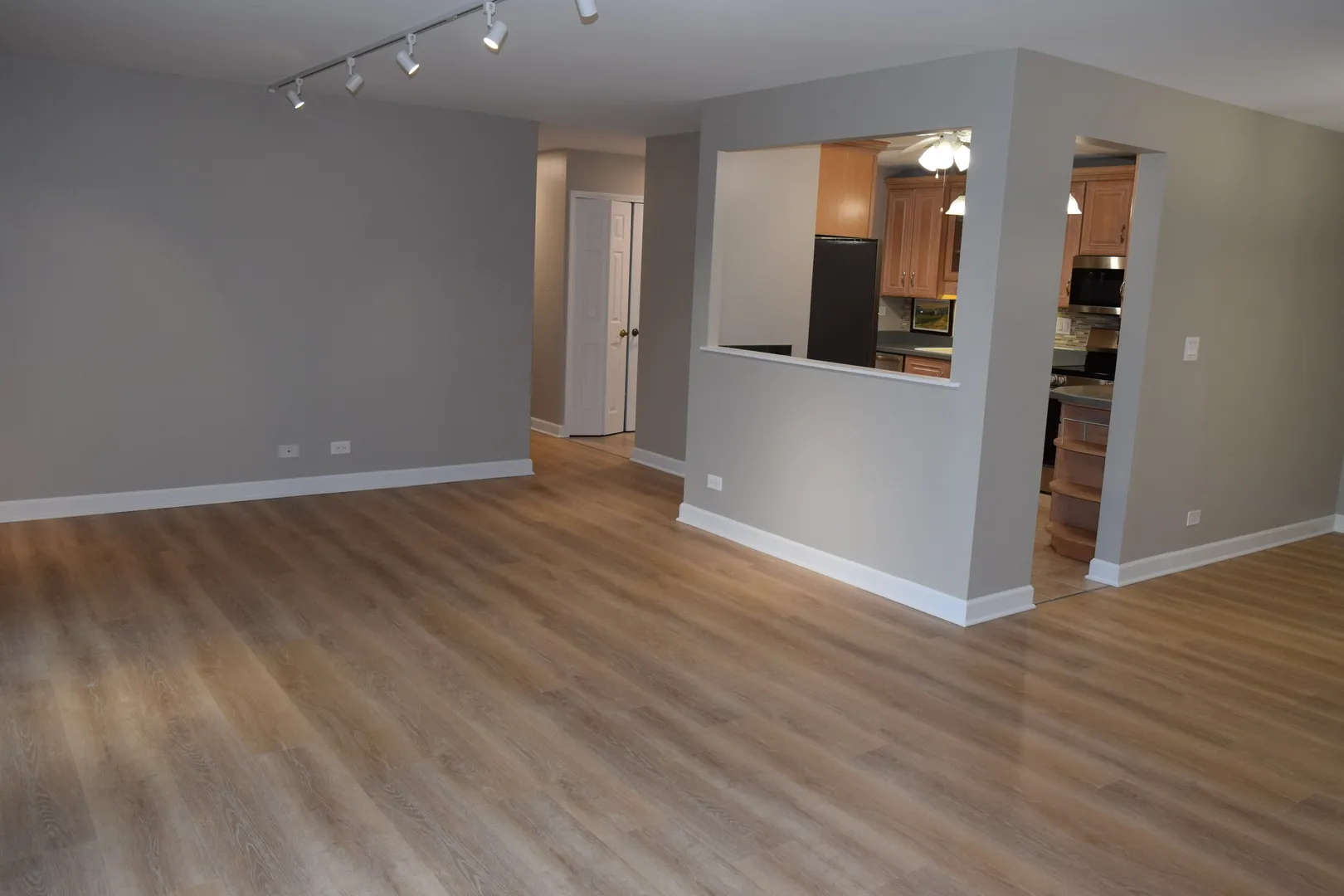1405 E Central Rd, ,  60005, USA 60005-Arlington Heights-IL