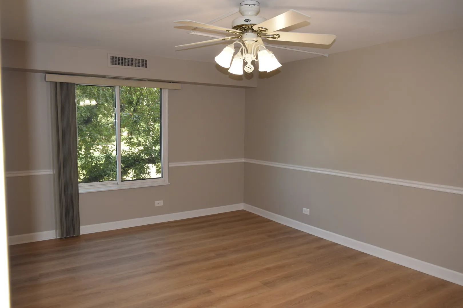 1405 E Central Rd, ,  60005, USA 60005-Arlington Heights-IL